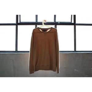 Tommy Hilfiger long sleeve sweater size (Large)